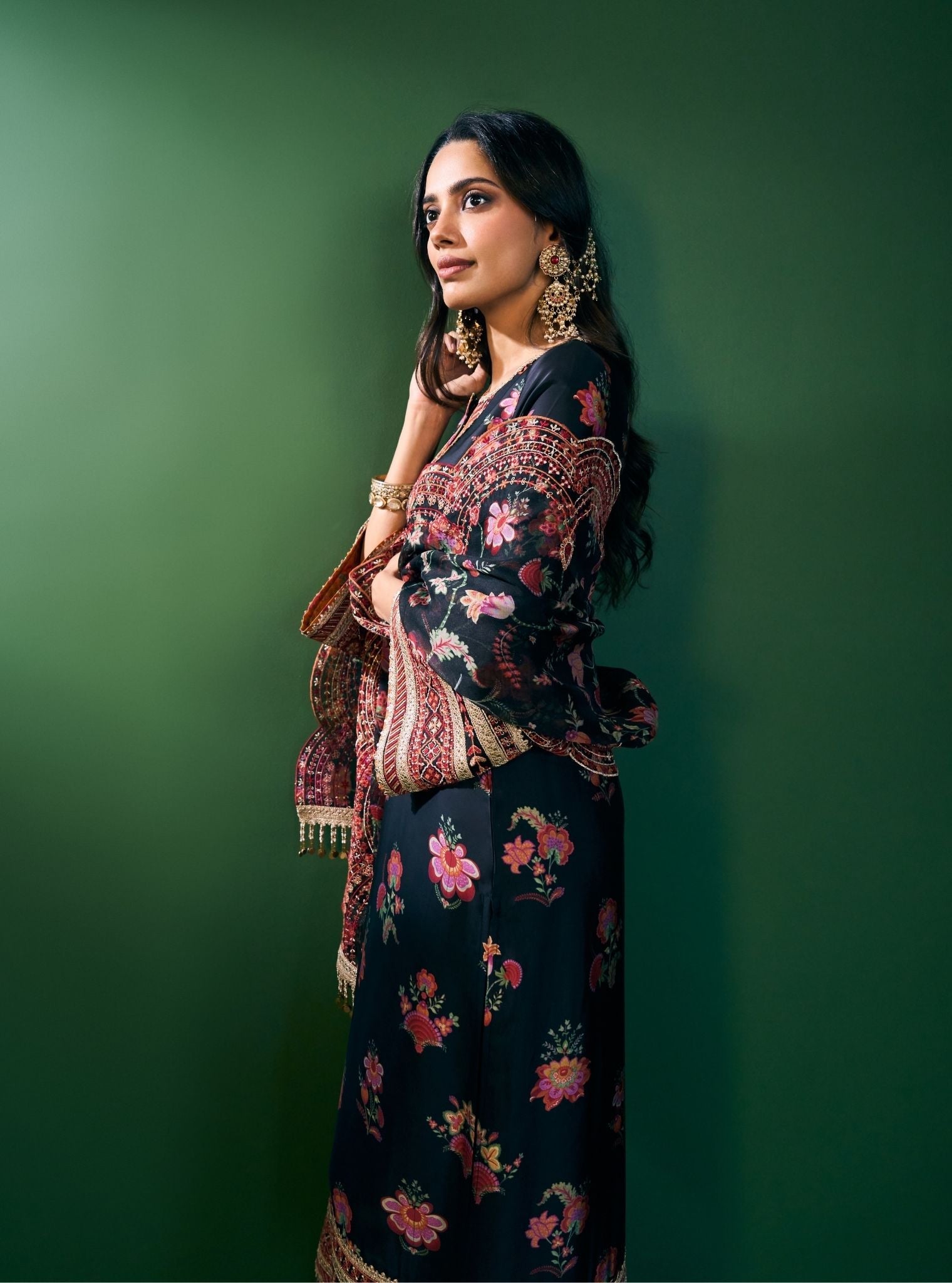 Ovia Cupro Satin Printed Black Kurta & Pant Set