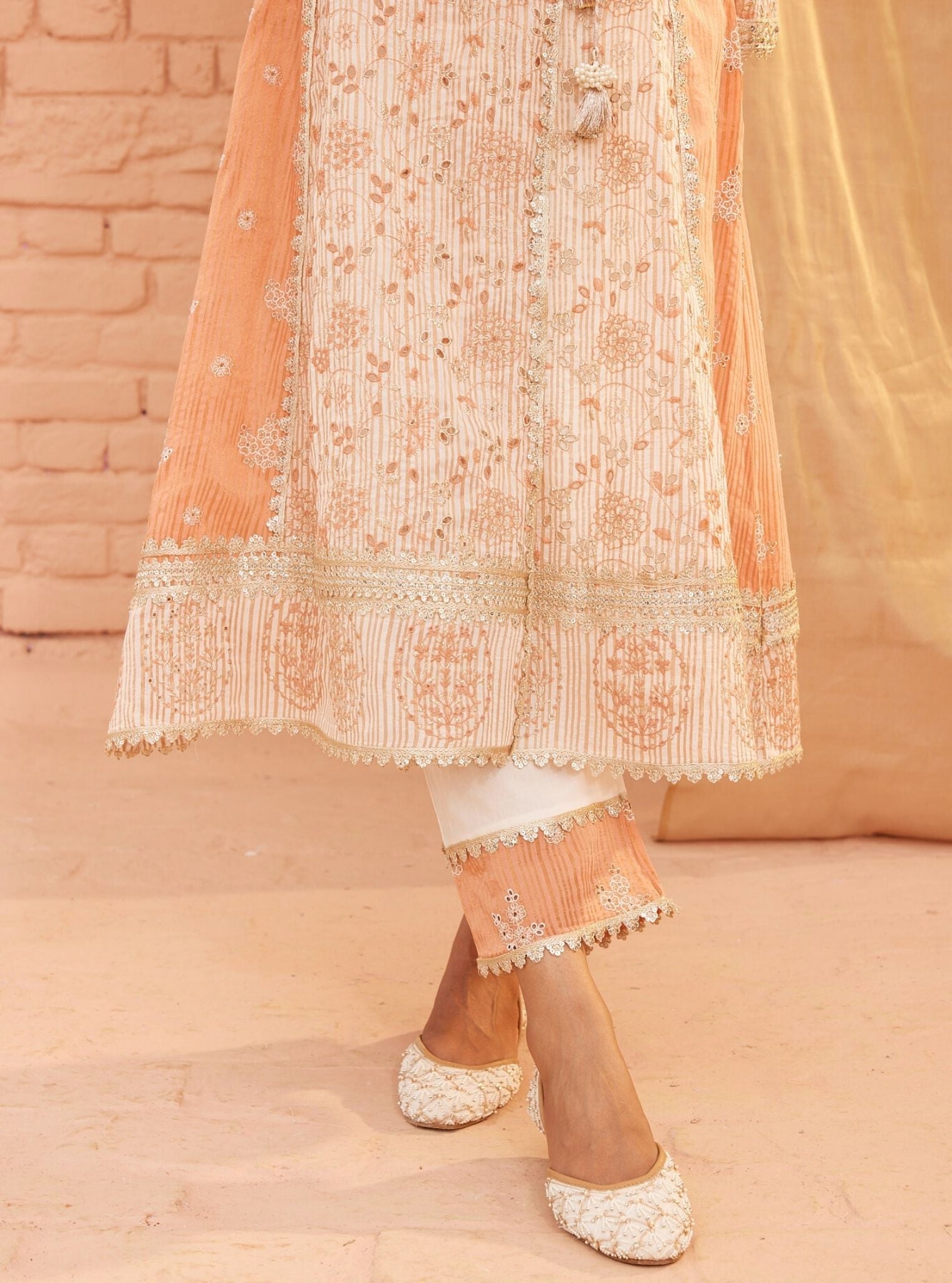 Vanessa Banarsi Off White Anarkali Kurta Set