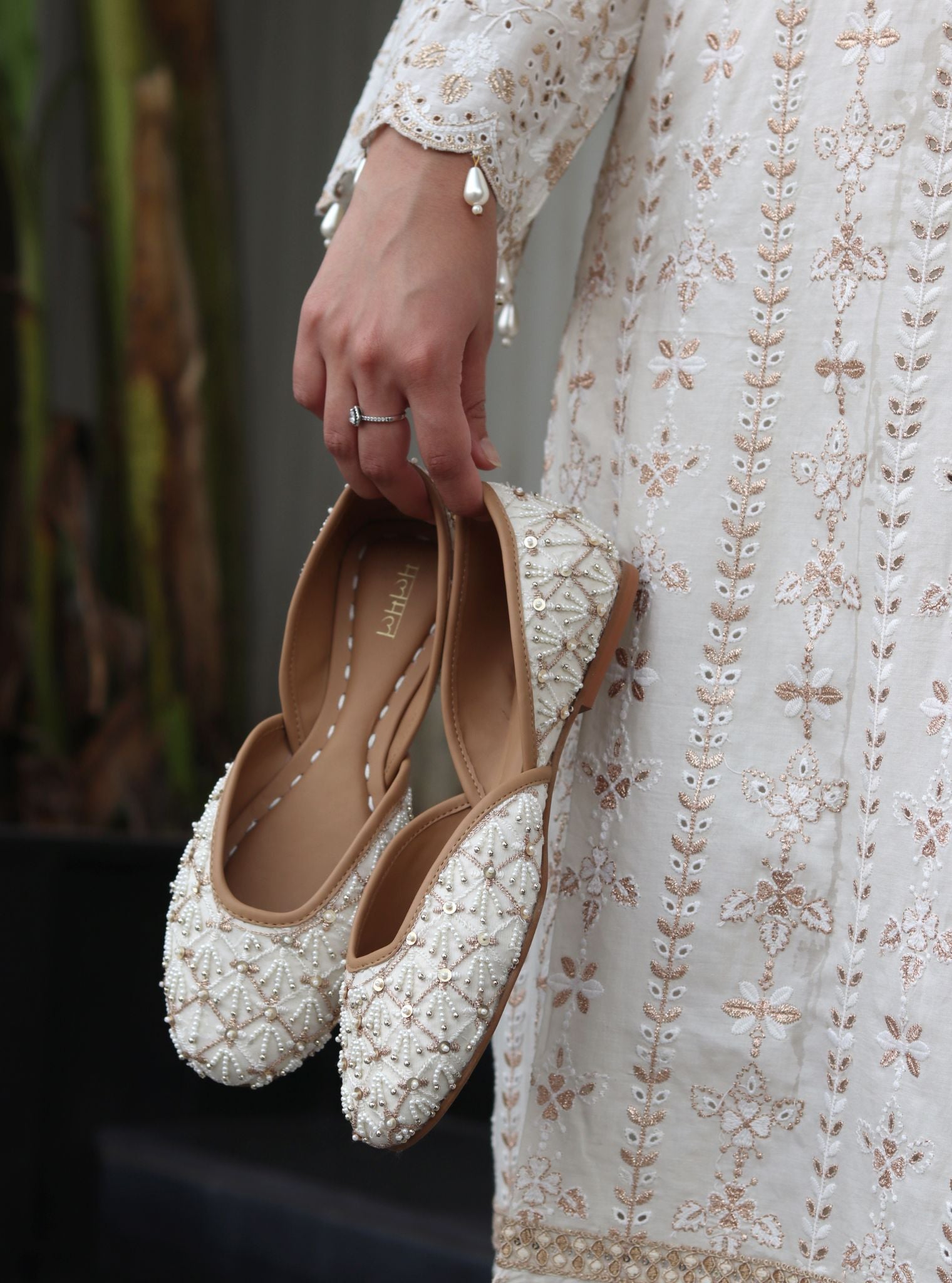 Aisha White Vegan Jutti