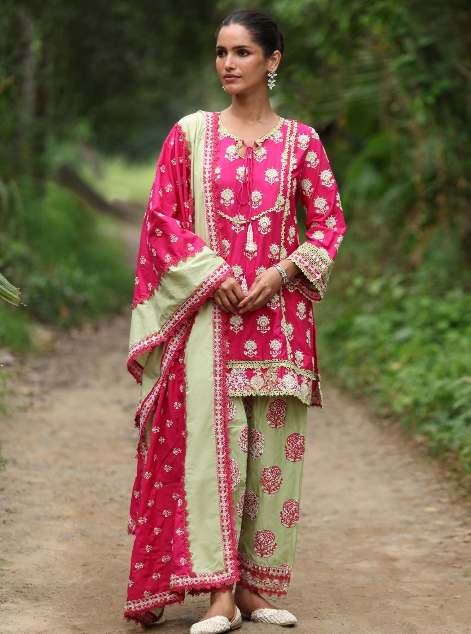 Mulmul Cotton Alagi Fuschia Kurta With Mulmul Cotton Alagi Green Salwar