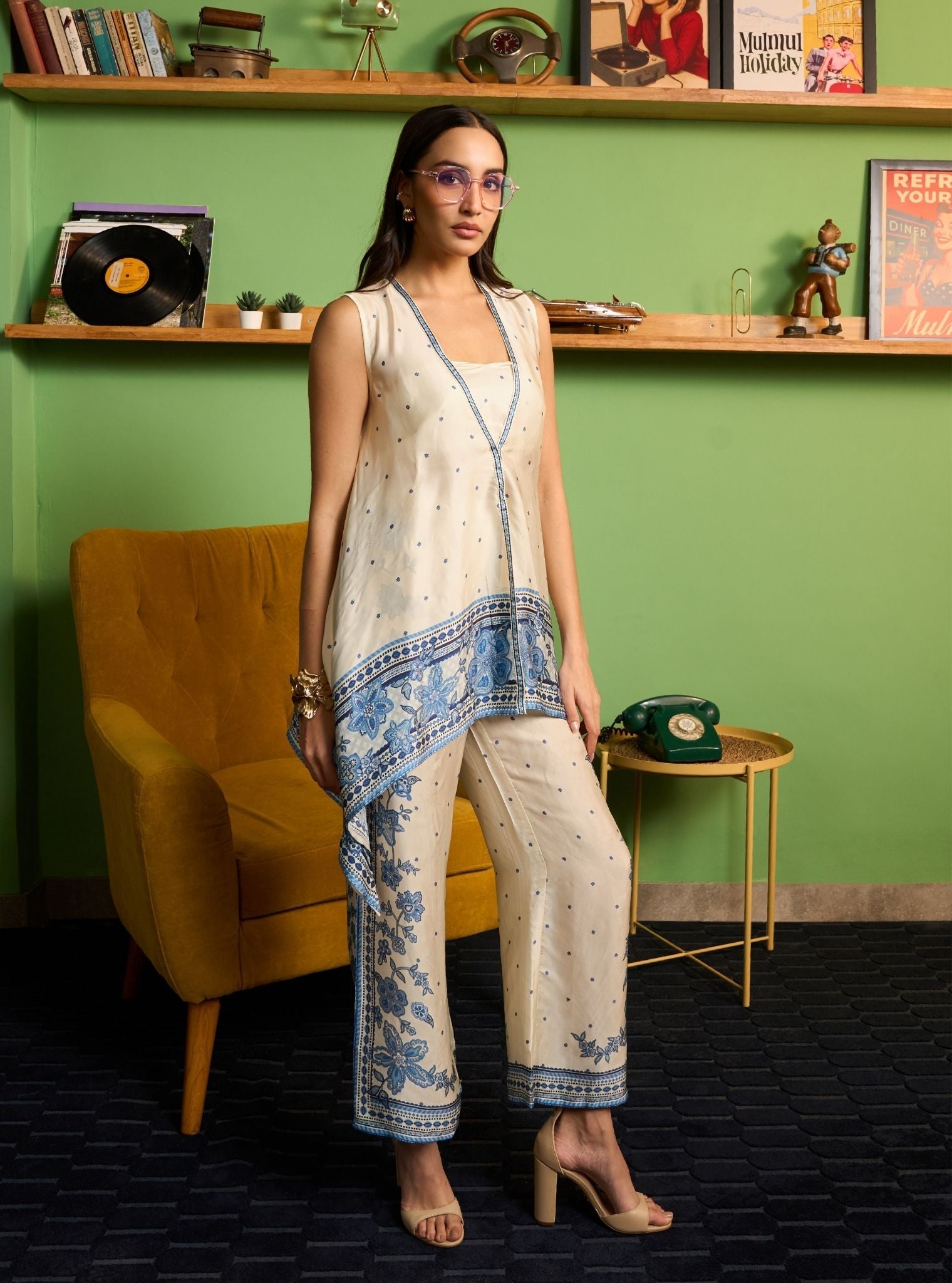 Saroja Cupro Satin Off White Printed Top Set With Cami