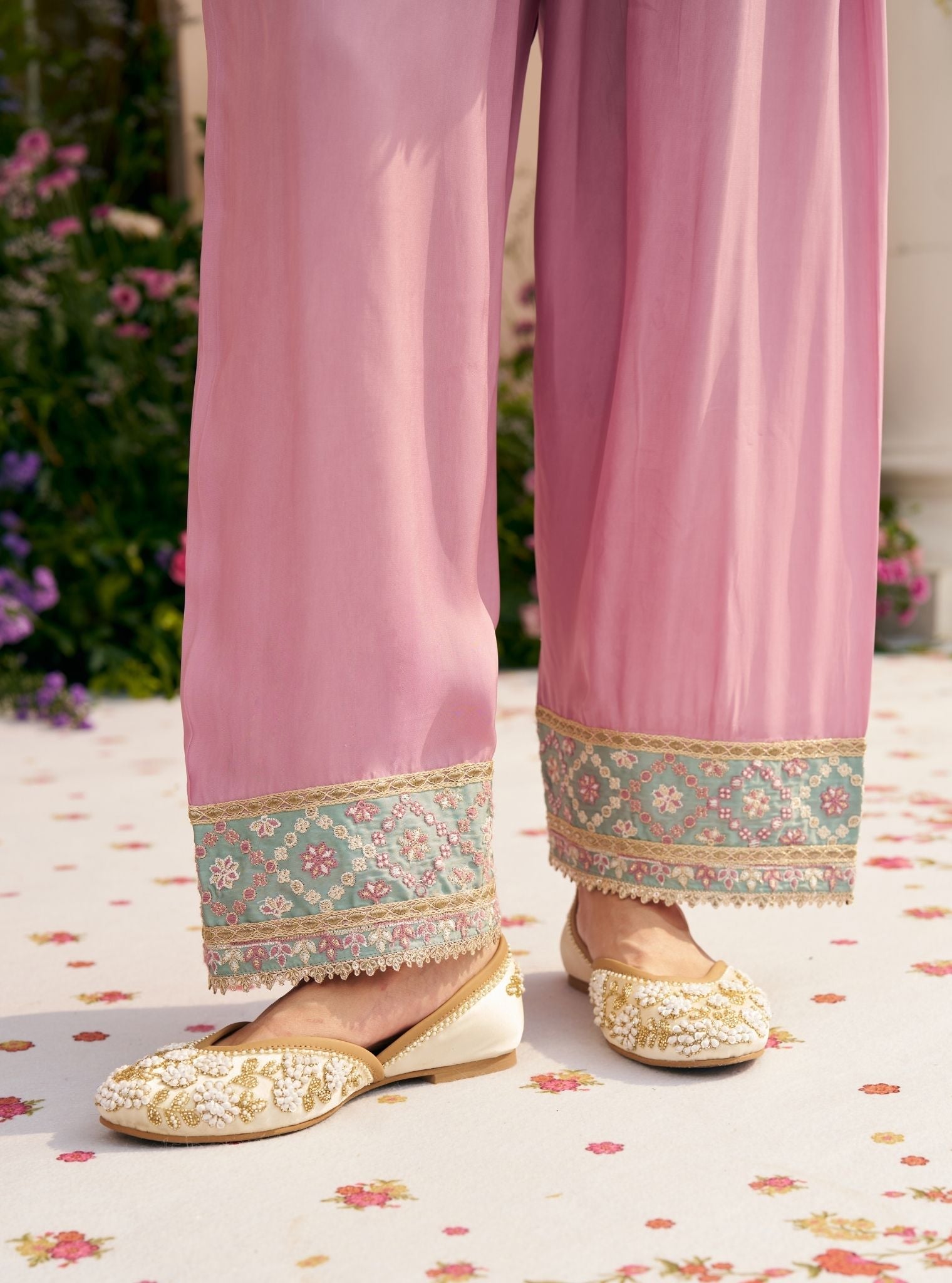 Jhumri Cupro Satin Off-white Kurta Set