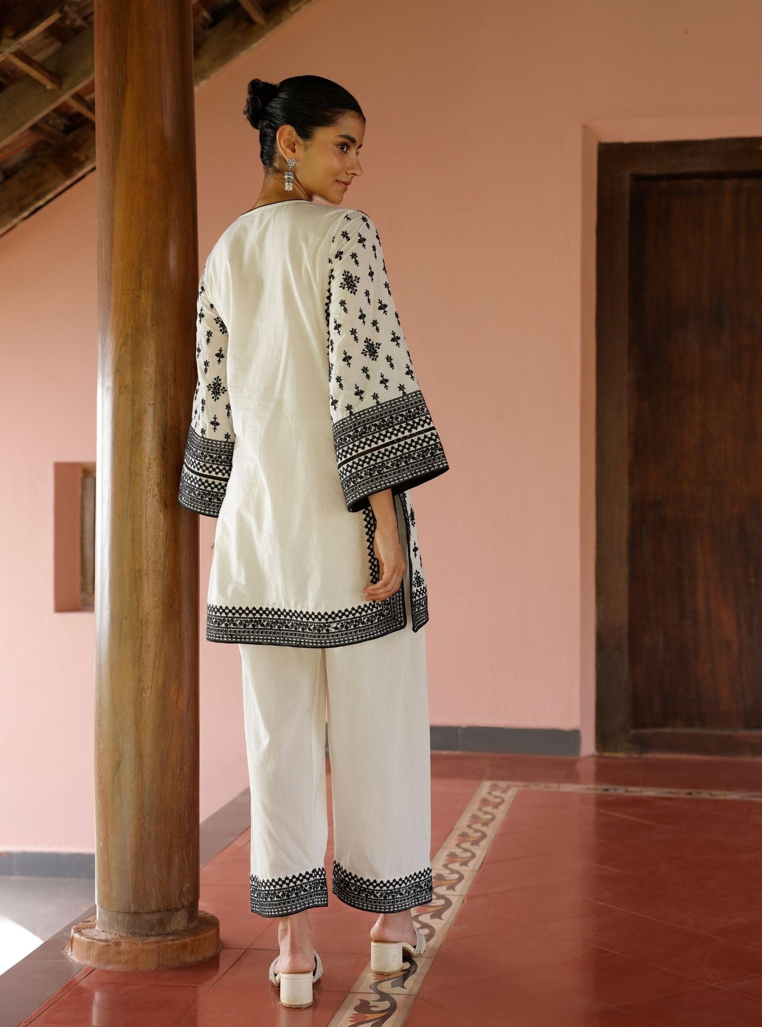 Mulmul Cotton Sree Off White Kurta With Mulmul Cotton Sree Off White Salwar