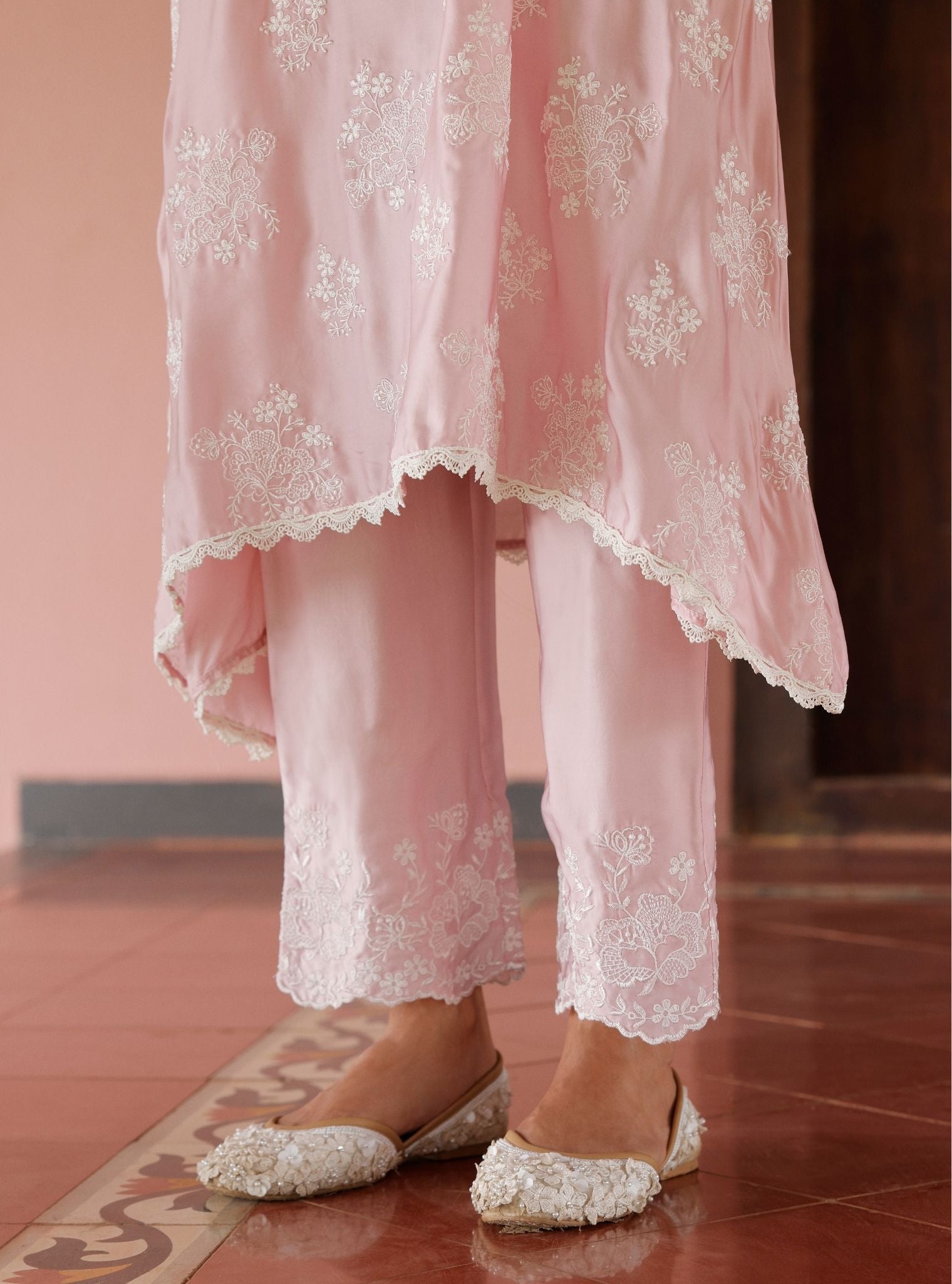 Mulmul Cupro Satin Aari Onion Pink Kurta With Mulmul Cupro Satin Aari Onion Pink Pant