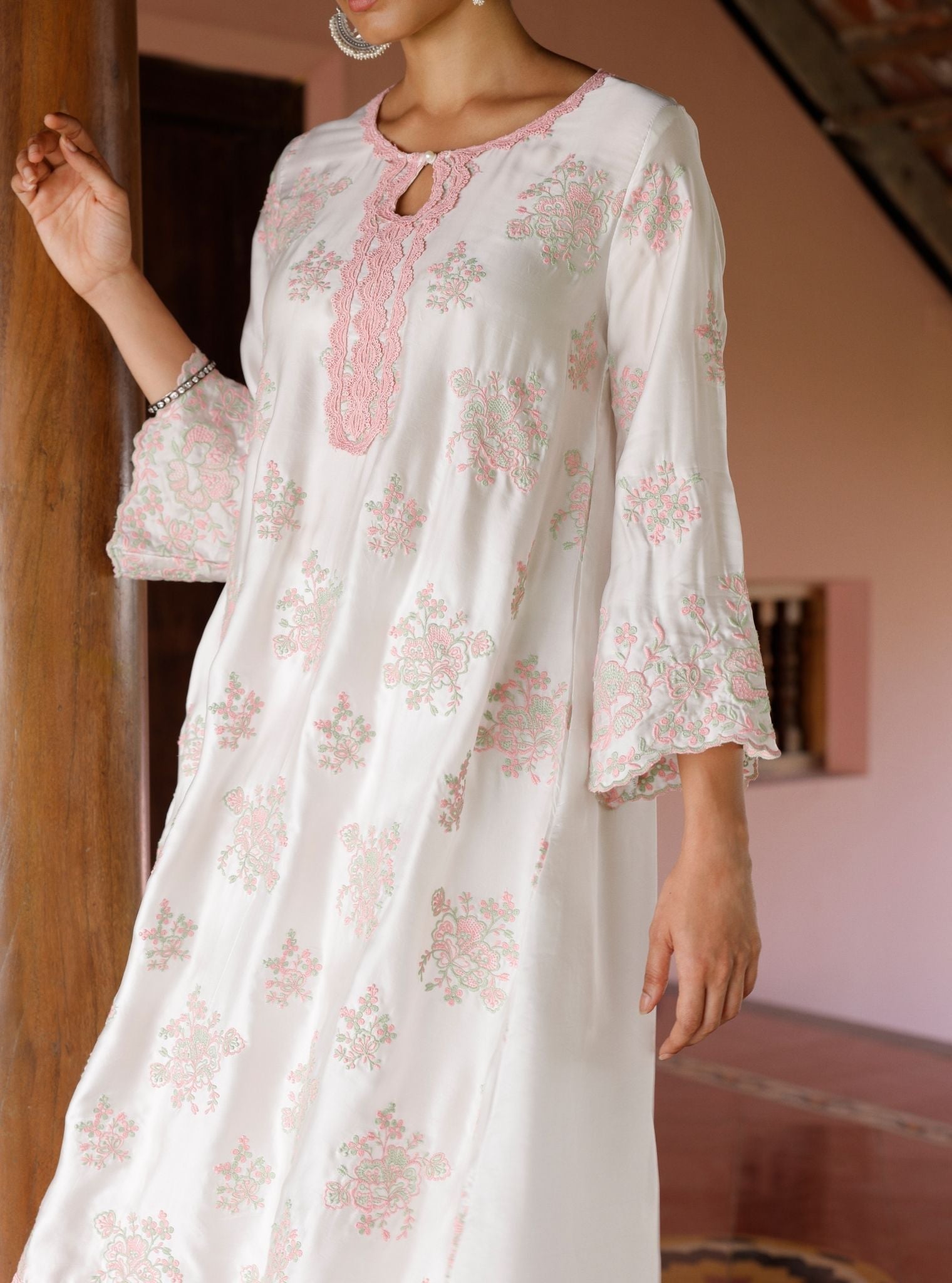 Mulmul Cupro Satin Aari Off White Kurta With Mulmul Cupro Satin Aari Off White Pant