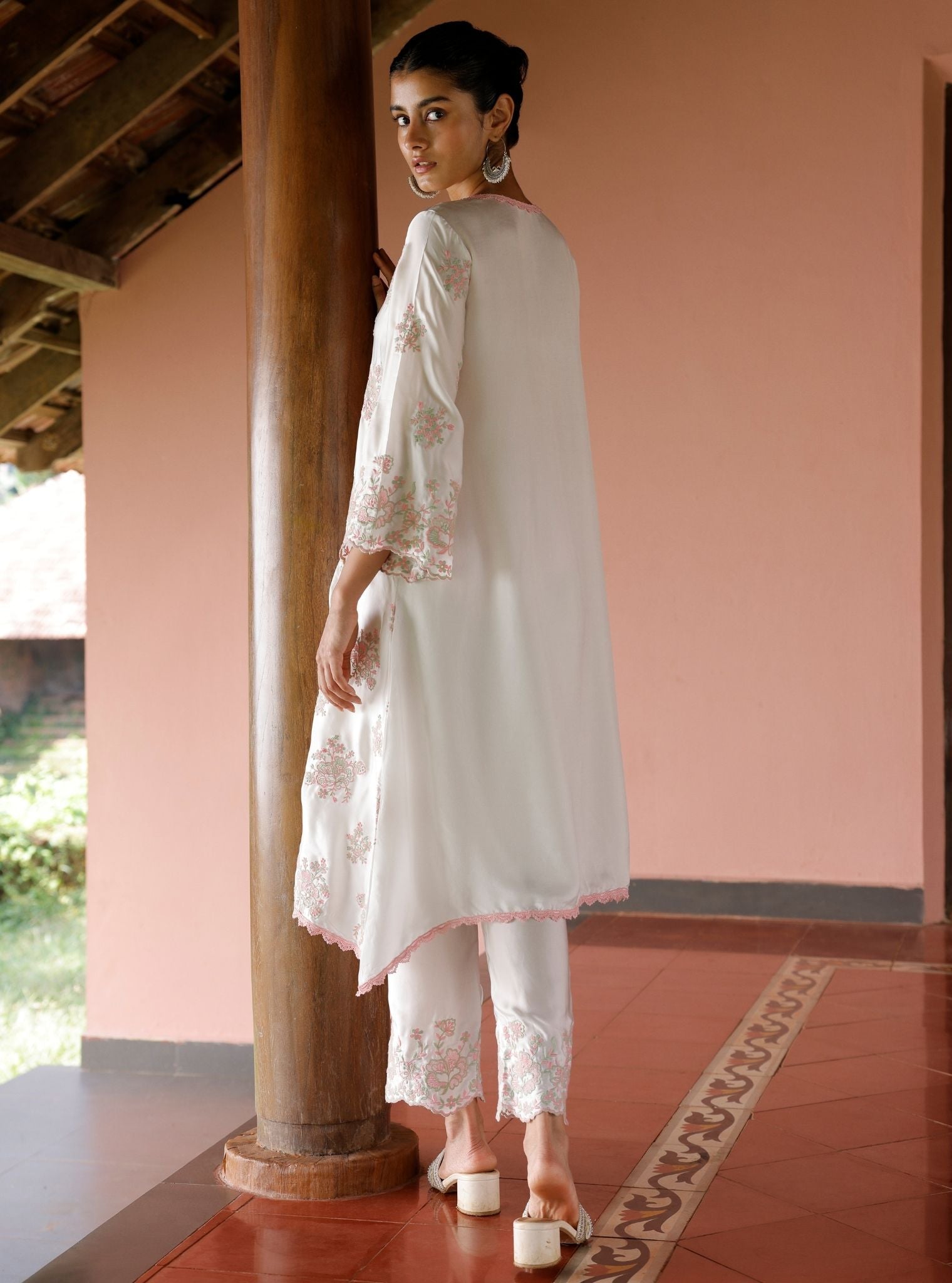 Mulmul Cupro Satin Aari Off White Kurta With Mulmul Cupro Satin Aari Off White Pant