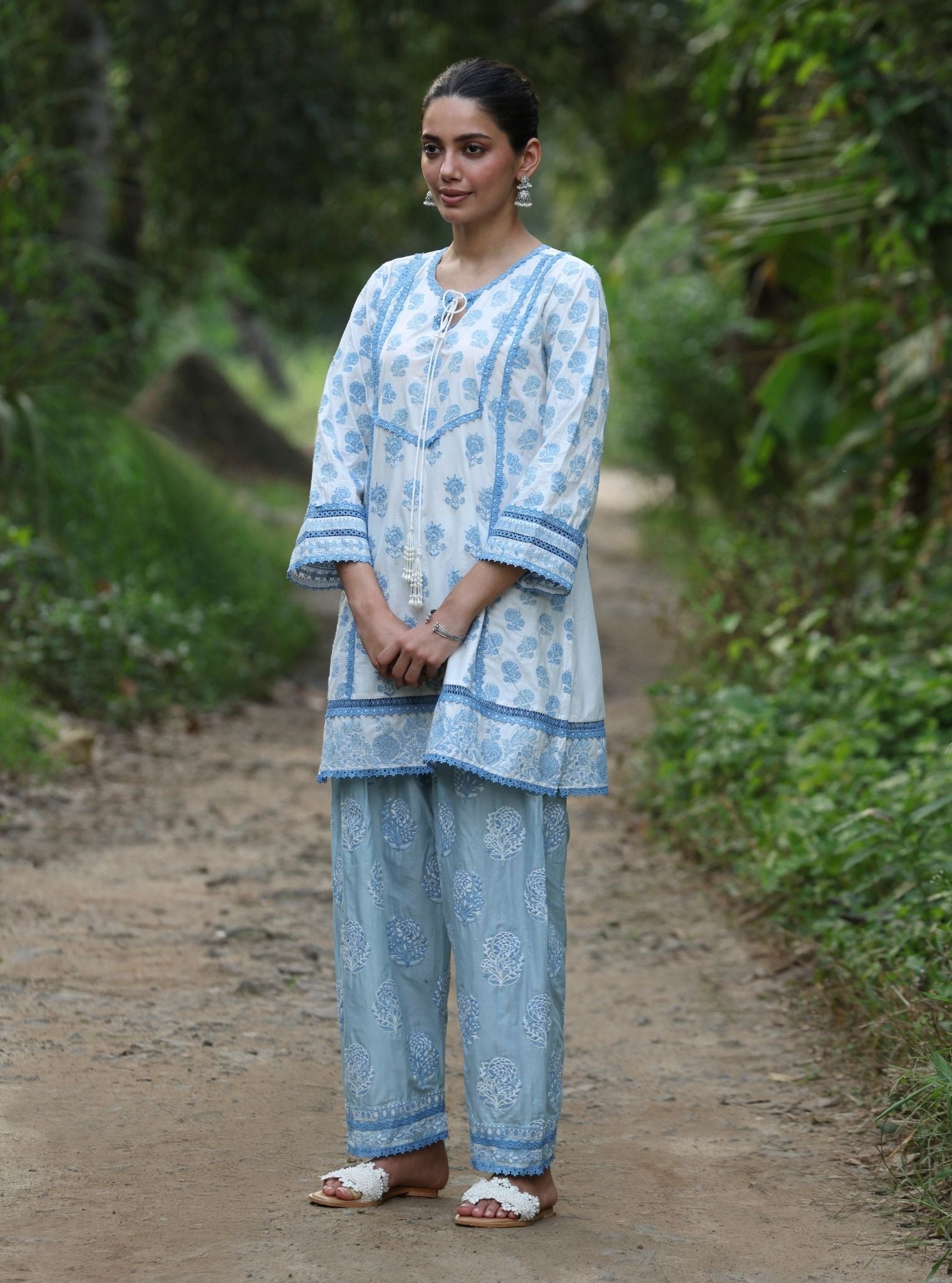 Mulmul Cotton Alagi White Kurta With Mulmul Cotton Alagi Blue Salwar