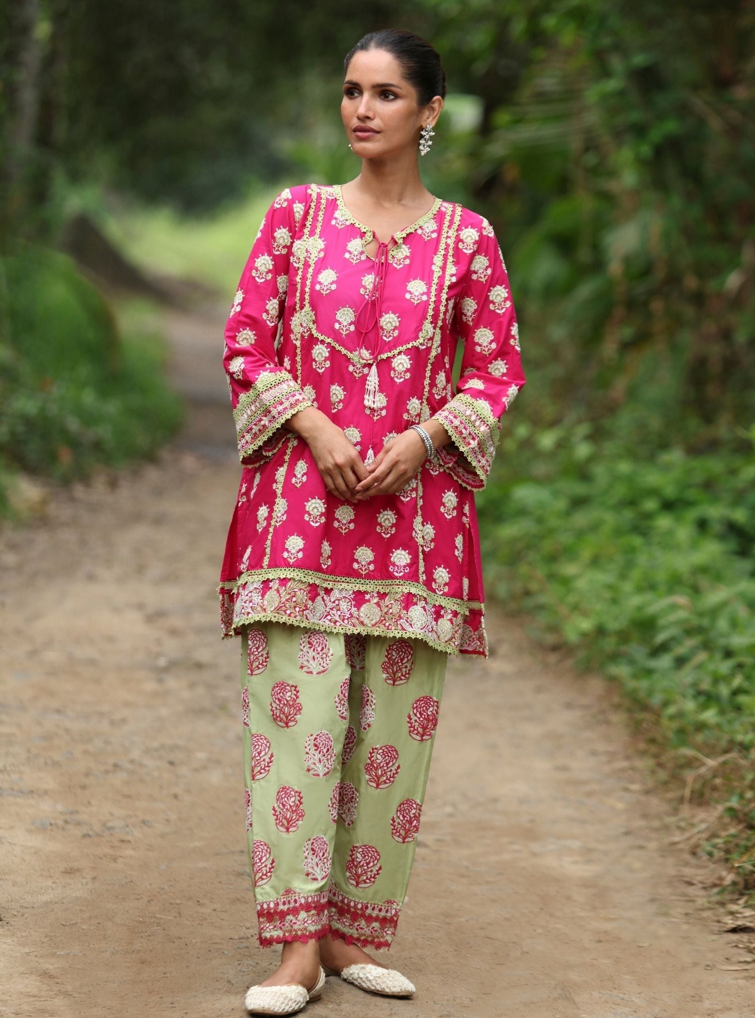 Mulmul Cotton Alagi Fuschia Kurta With Mulmul Cotton Alagi Green Salwar
