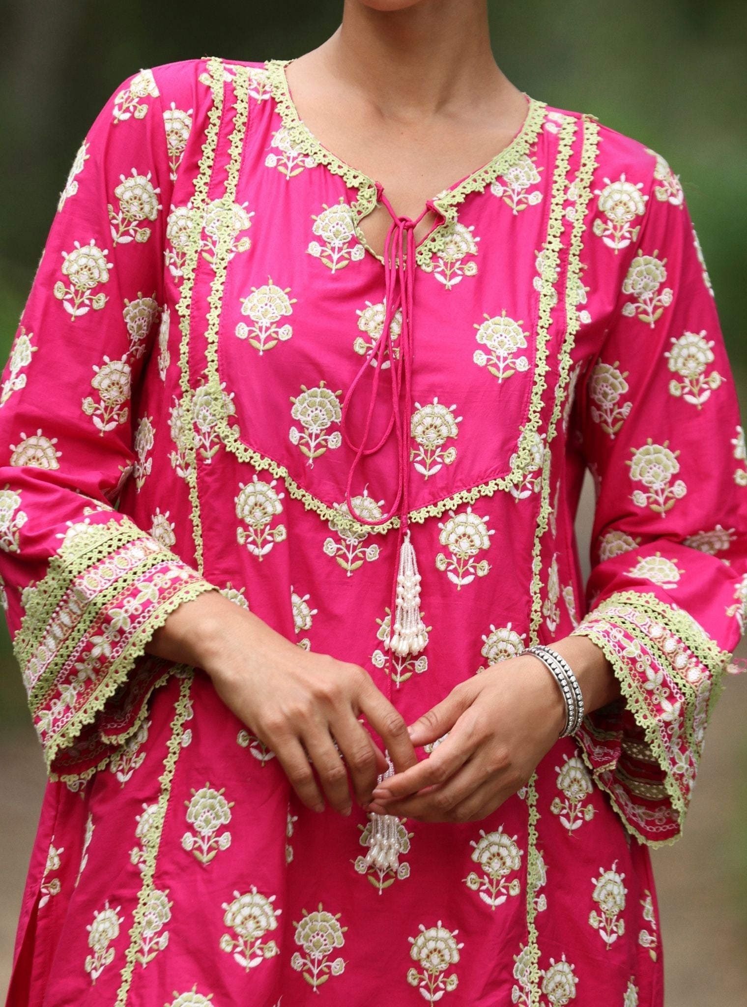 Mulmul Cotton Alagi Fuschia Kurta With Mulmul Cotton Alagi Green Salwar