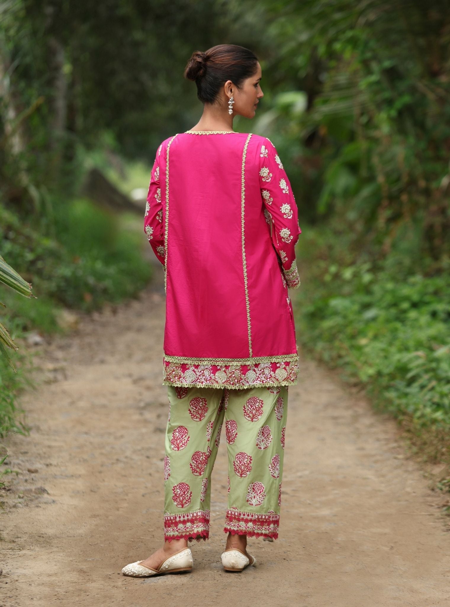 Mulmul Cotton Alagi Fuschia Kurta With Mulmul Cotton Alagi Green Salwar