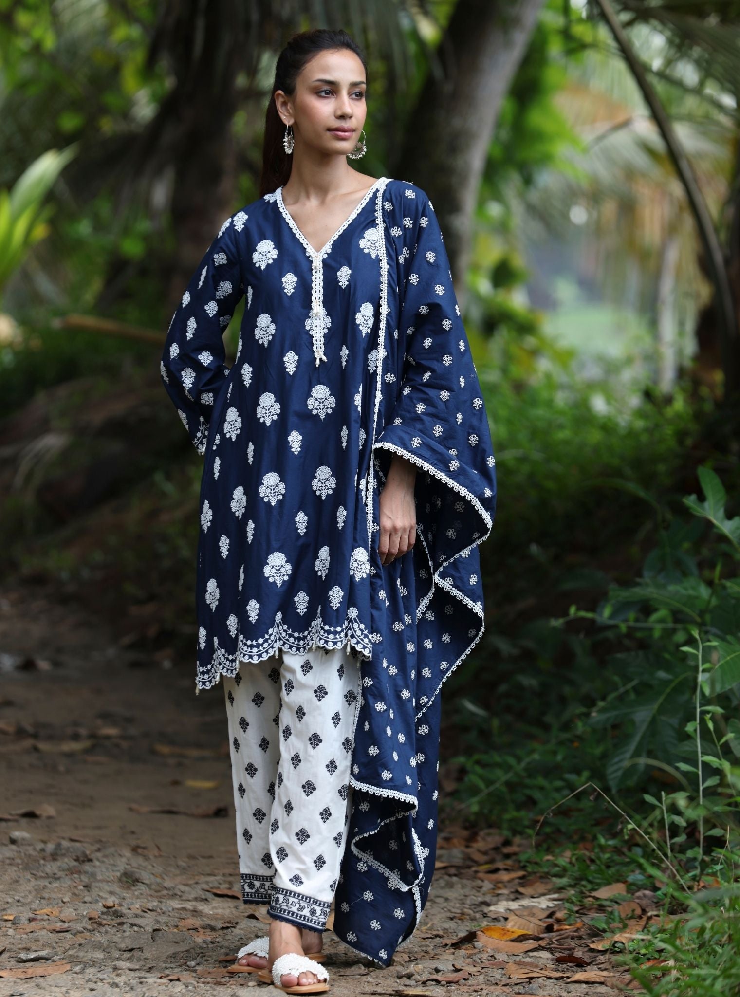Mulmul Cotton Abana Navy Kurta With Mulmul Cotton Abana White + Navy Pant