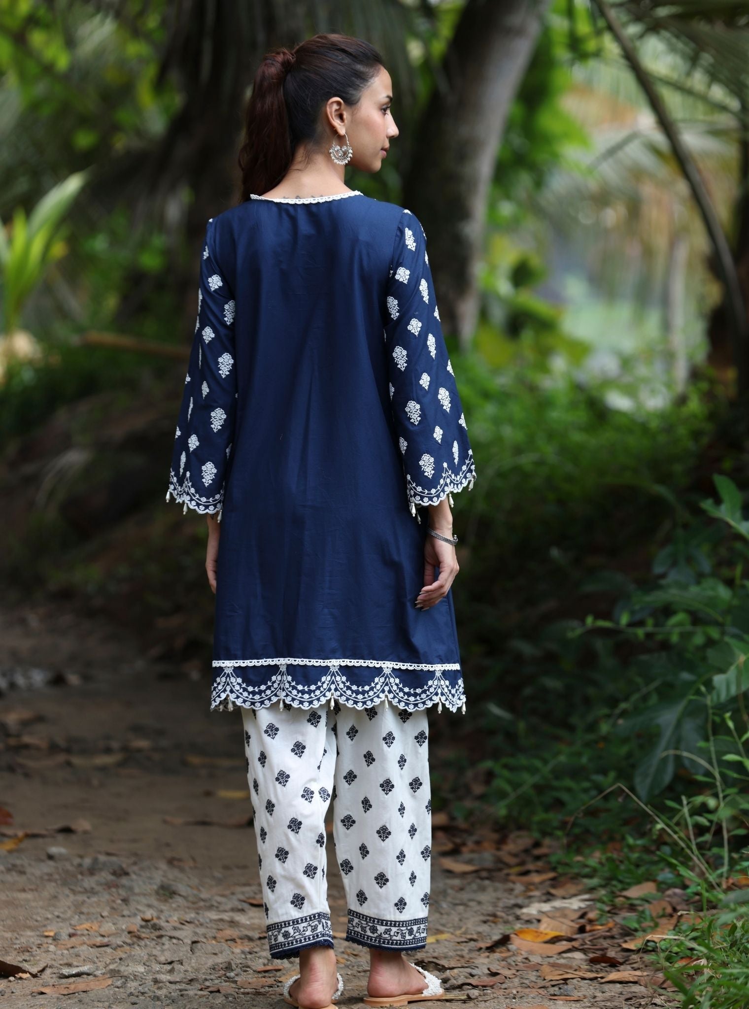 Mulmul Cotton Abana Navy Kurta With Mulmul Cotton Abana White + Navy Pant