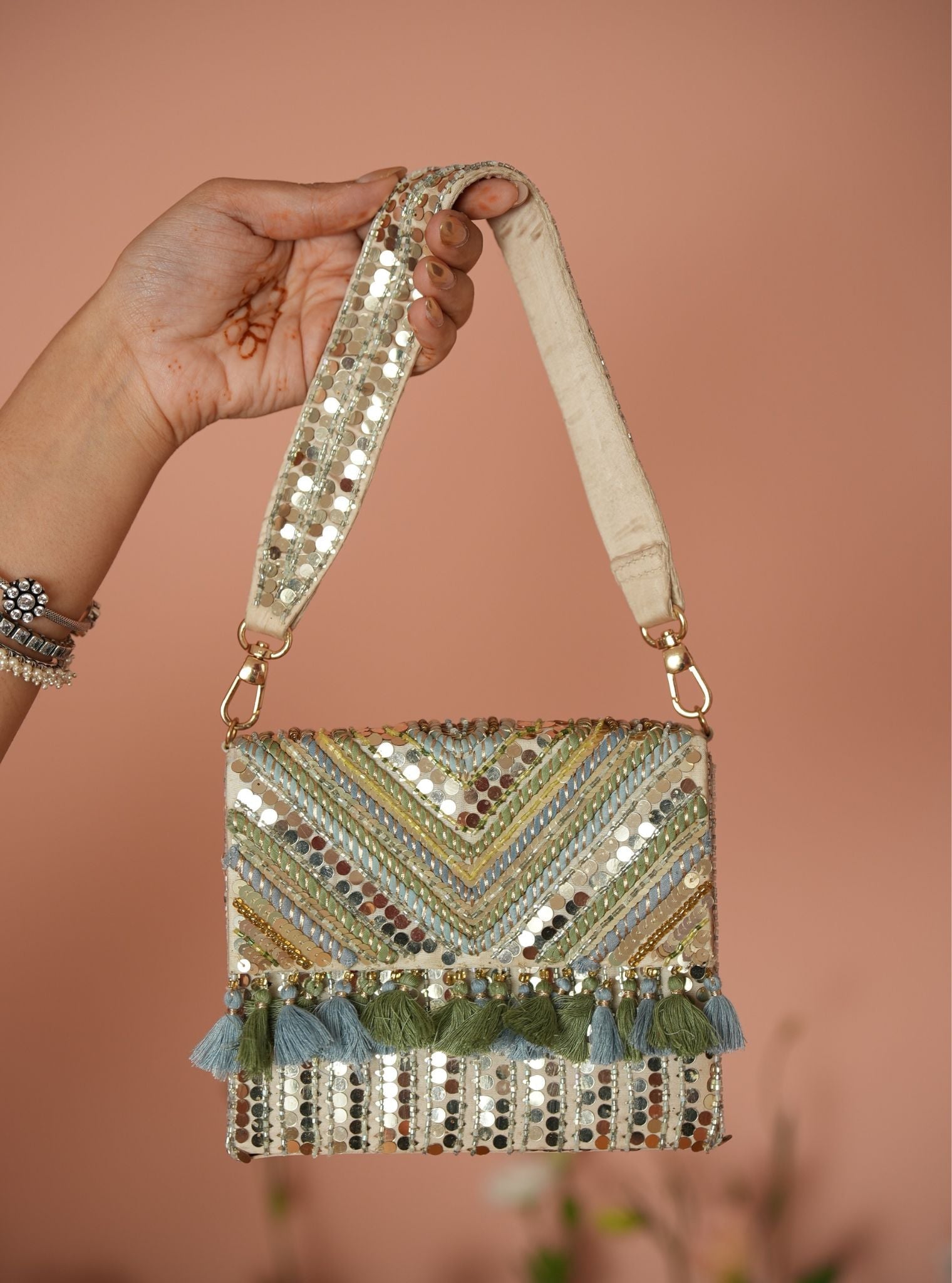 Mannat Box Bag