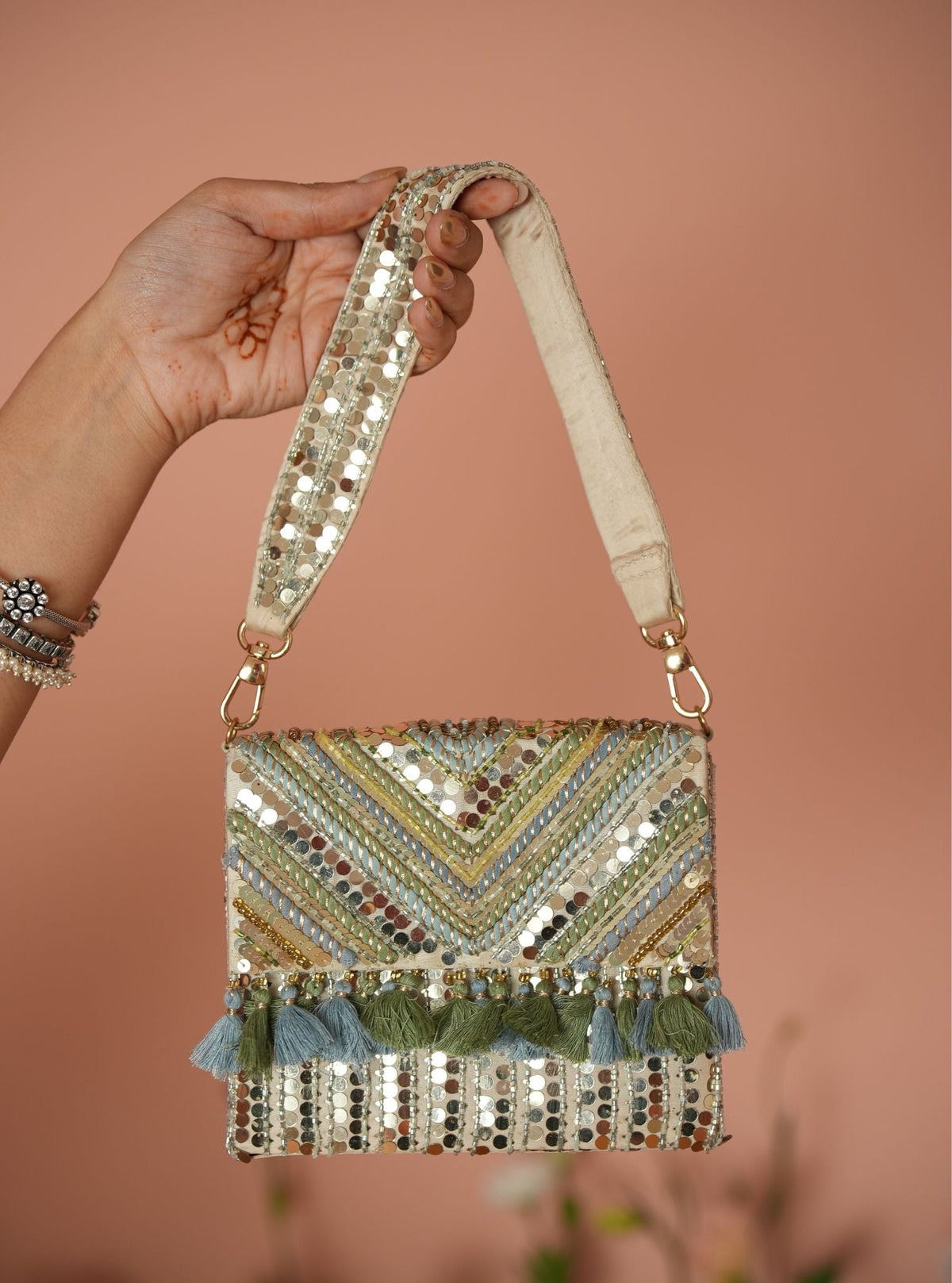 Mannat Box Bag