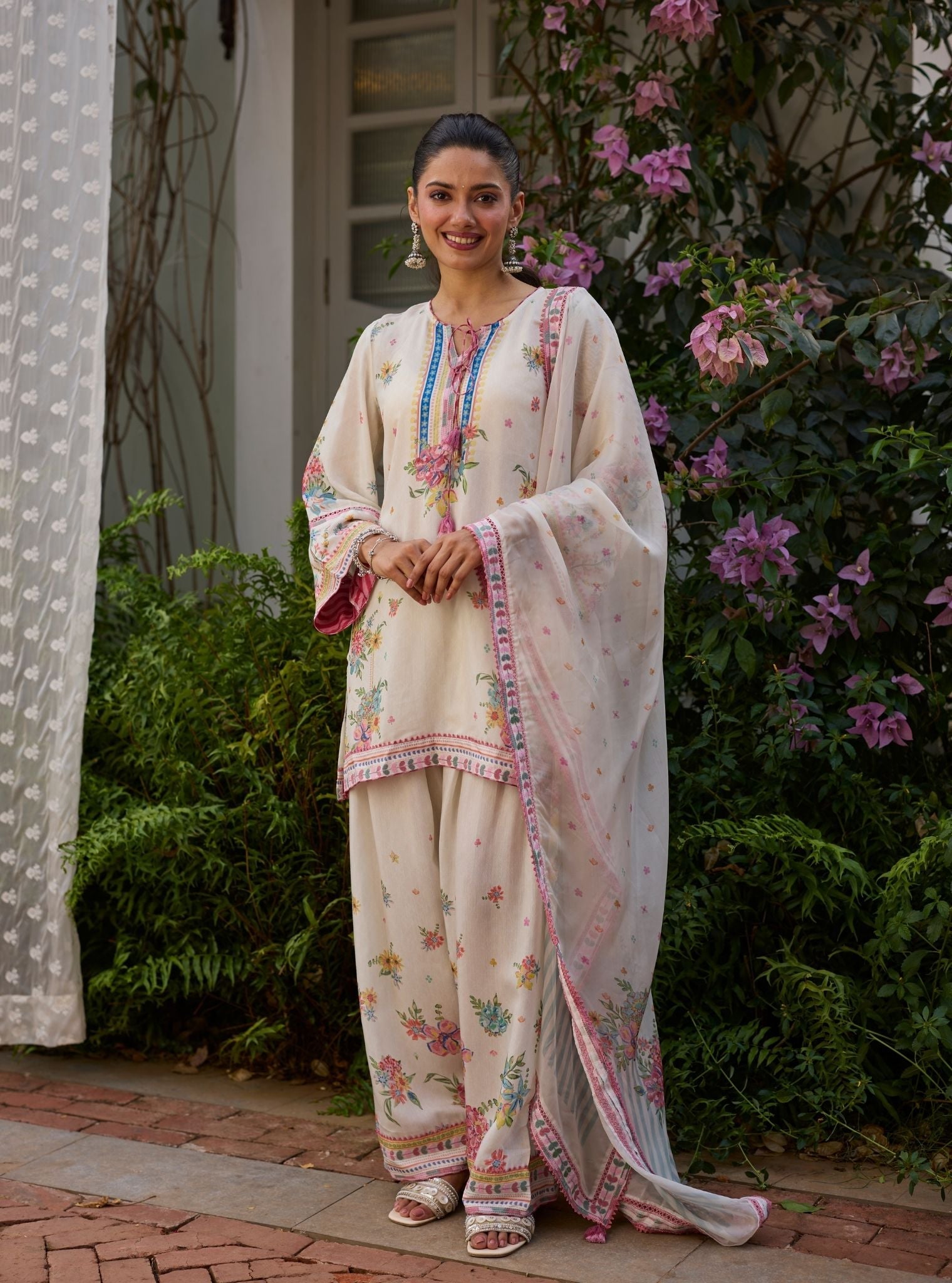 Enaara Lawn Off White Kurta Set