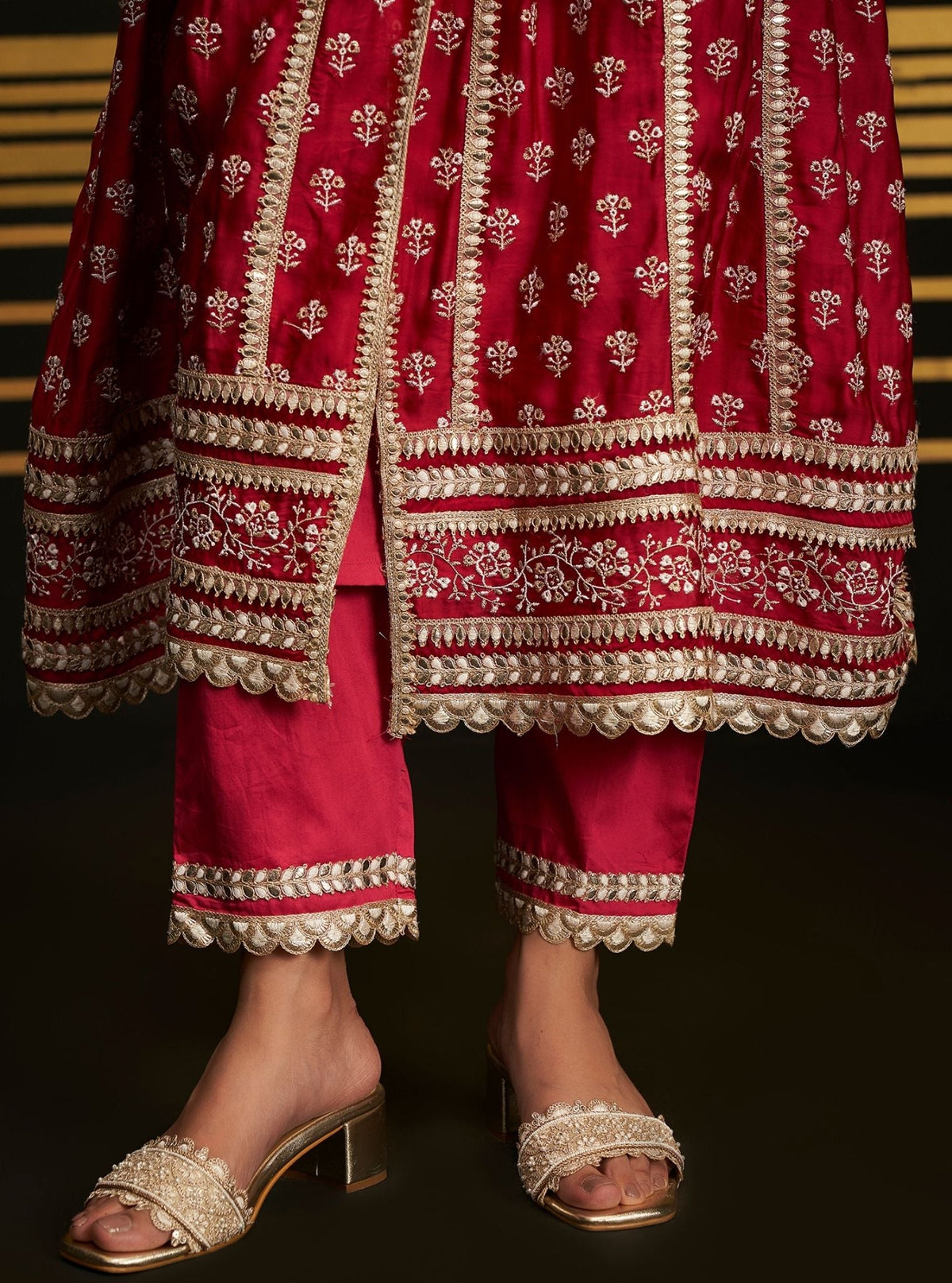 Mulmul Organza Patola Fuschia Dupatta
